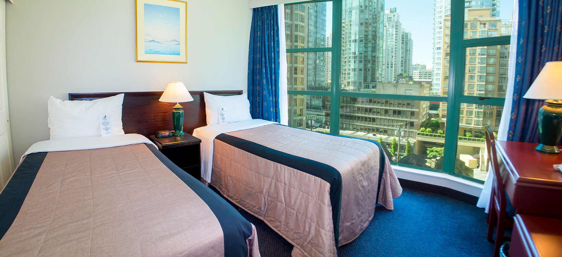 Vancouver Hotels Rosedale on Robson Suite Hotel